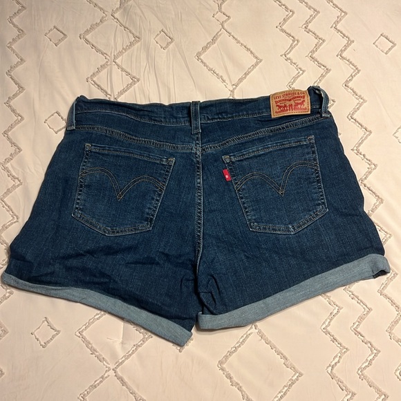 Levi’s Mid Length Shorts Size 32 - Picture 2 of 3